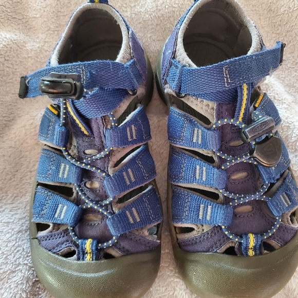 Keen Newport H2 Kids Blue and Yellow Outdoor Sandals with Closed-Toe Design - Picture 11 of 11